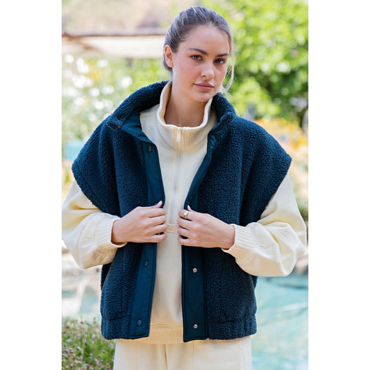 Jessica Sherpa Vest in Dark Sea Green