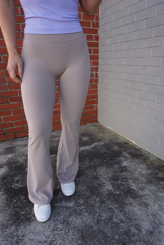 The Weekend Flare Leggings - Taupe/Grey