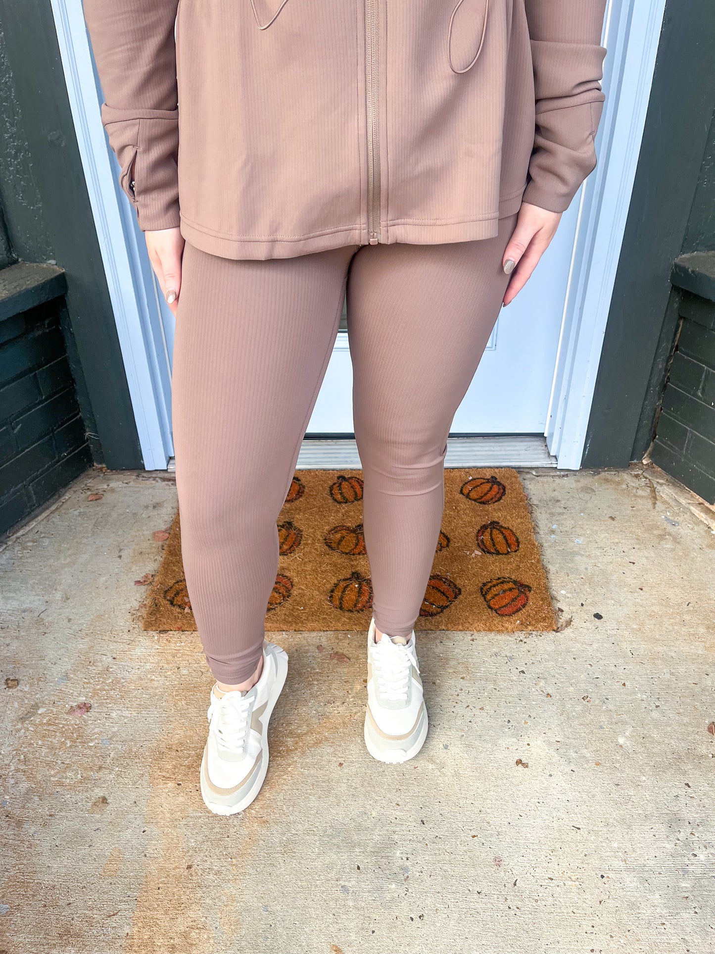 Hannah Ribbed Leggings in Deep Taupe