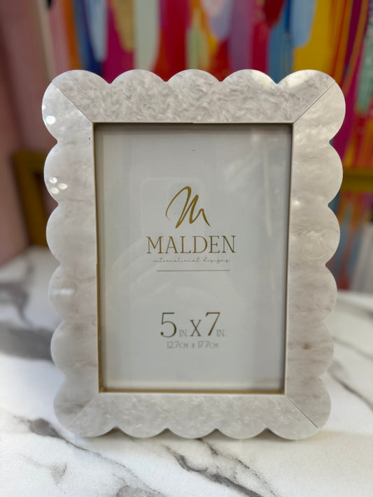 5x7 Scalloped Acrylic Picture Frame in White