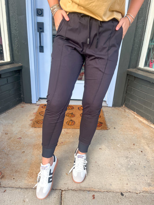 Haley Slim Fit Joggers in black